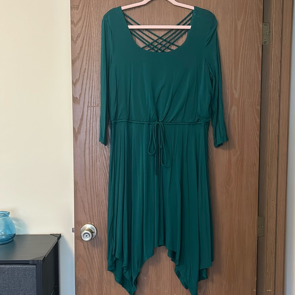 🌷3 items for $30🌷 ▪️ VENUS ▪️ Green Crisscross Back Dress